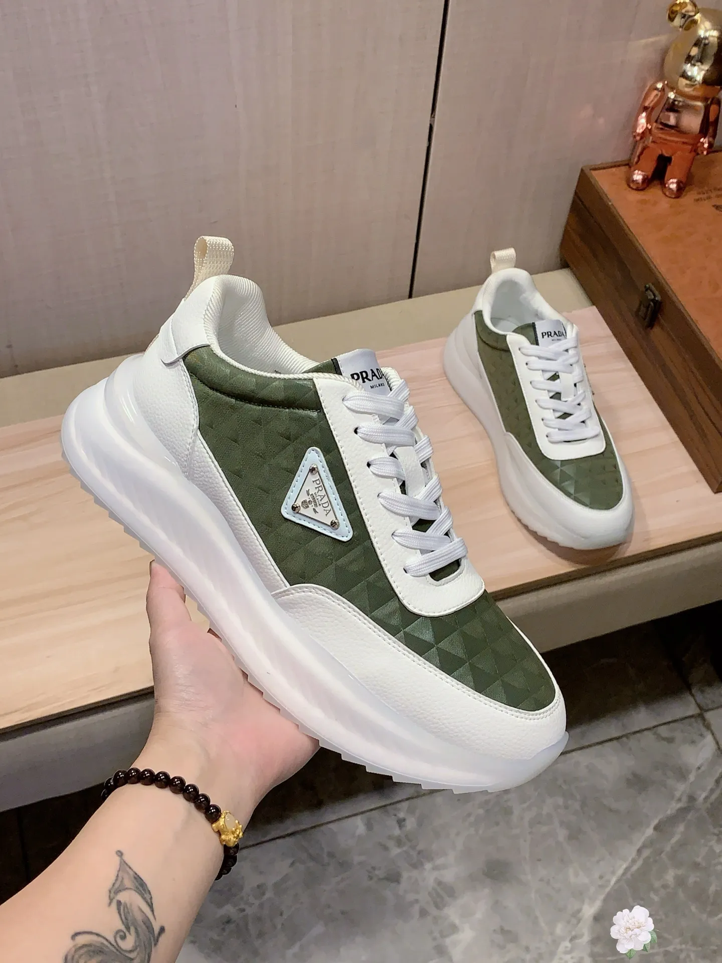 Men's men's shoes💰460💰💰🎩🎩[Lightning][Lightning] "PRADA*" The latest and most popular casual shoes, top brand [seduce] luxury ~ purchasing agency, top ~ quality. [Strong] The upper is made of imported breathable cowhide with material ➕ breathable sheepskin feet (•) and fine workmanship. The original stylish and stylish soft rubber wear-resistant and non-slip outsole is light and comfortable on the feet. The real thing looks better in real photos. 413: code: 38-44, 3️⃣ colors selected